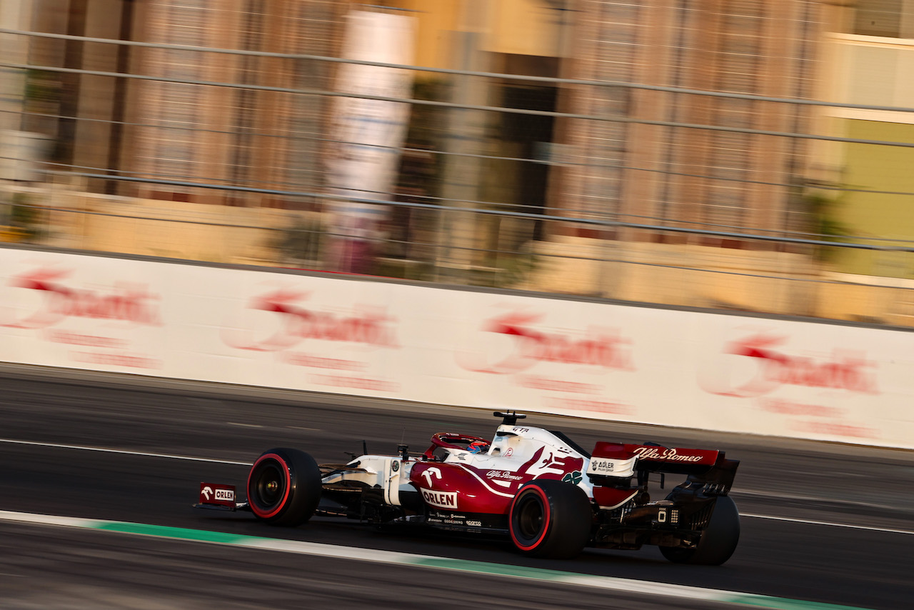 GP ARABIA SAUDITA, Kimi Raikkonen (FIN), Alfa Romeo Racing 
03.12.2021 Formula 1 World Championship, Rd 21, Saudi Arabian Grand Prix, Jeddah, Saudi Arabia, Practice Day.
- www.xpbimages.com, EMail: requests@xpbimages.com ¬© Copyright: Charniaux / XPB Images