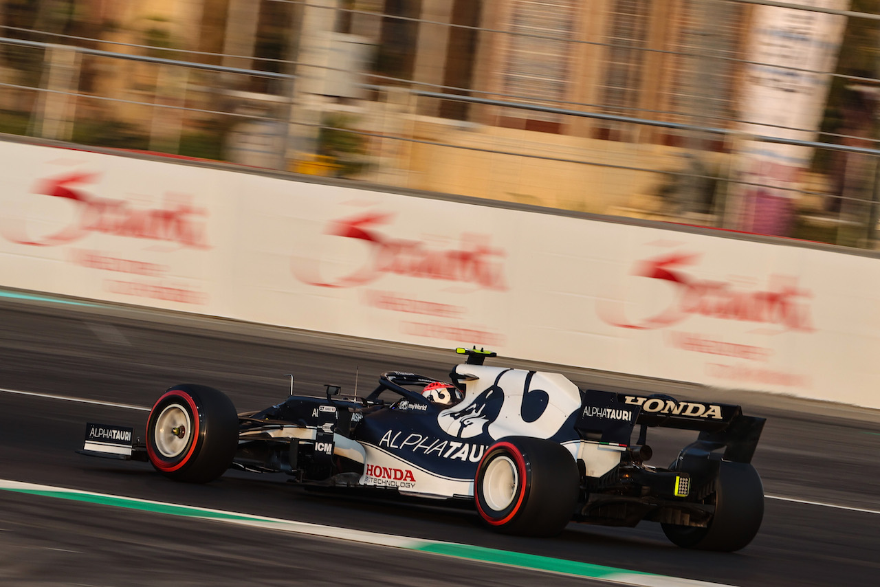 GP ARABIA SAUDITA, Pierre Gasly (FRA), AlphaTauri F1 
03.12.2021 Formula 1 World Championship, Rd 21, Saudi Arabian Grand Prix, Jeddah, Saudi Arabia, Practice Day.
- www.xpbimages.com, EMail: requests@xpbimages.com ¬© Copyright: Charniaux / XPB Images