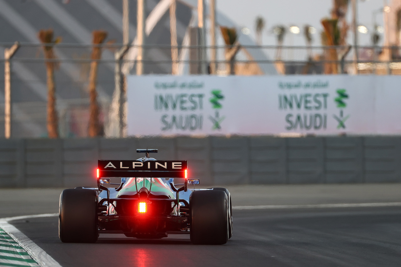 GP ARABIA SAUDITA, Fernando Alonso (ESP), Alpine F1 Team 
03.12.2021 Formula 1 World Championship, Rd 21, Saudi Arabian Grand Prix, Jeddah, Saudi Arabia, Practice Day.
- www.xpbimages.com, EMail: requests@xpbimages.com ¬© Copyright: Charniaux / XPB Images