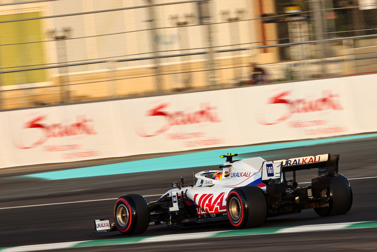 GP ARABIA SAUDITA, Mick Schumacher (GER), Haas F1 Team 
03.12.2021 Formula 1 World Championship, Rd 21, Saudi Arabian Grand Prix, Jeddah, Saudi Arabia, Practice Day.
- www.xpbimages.com, EMail: requests@xpbimages.com © Copyright: Charniaux / XPB Images