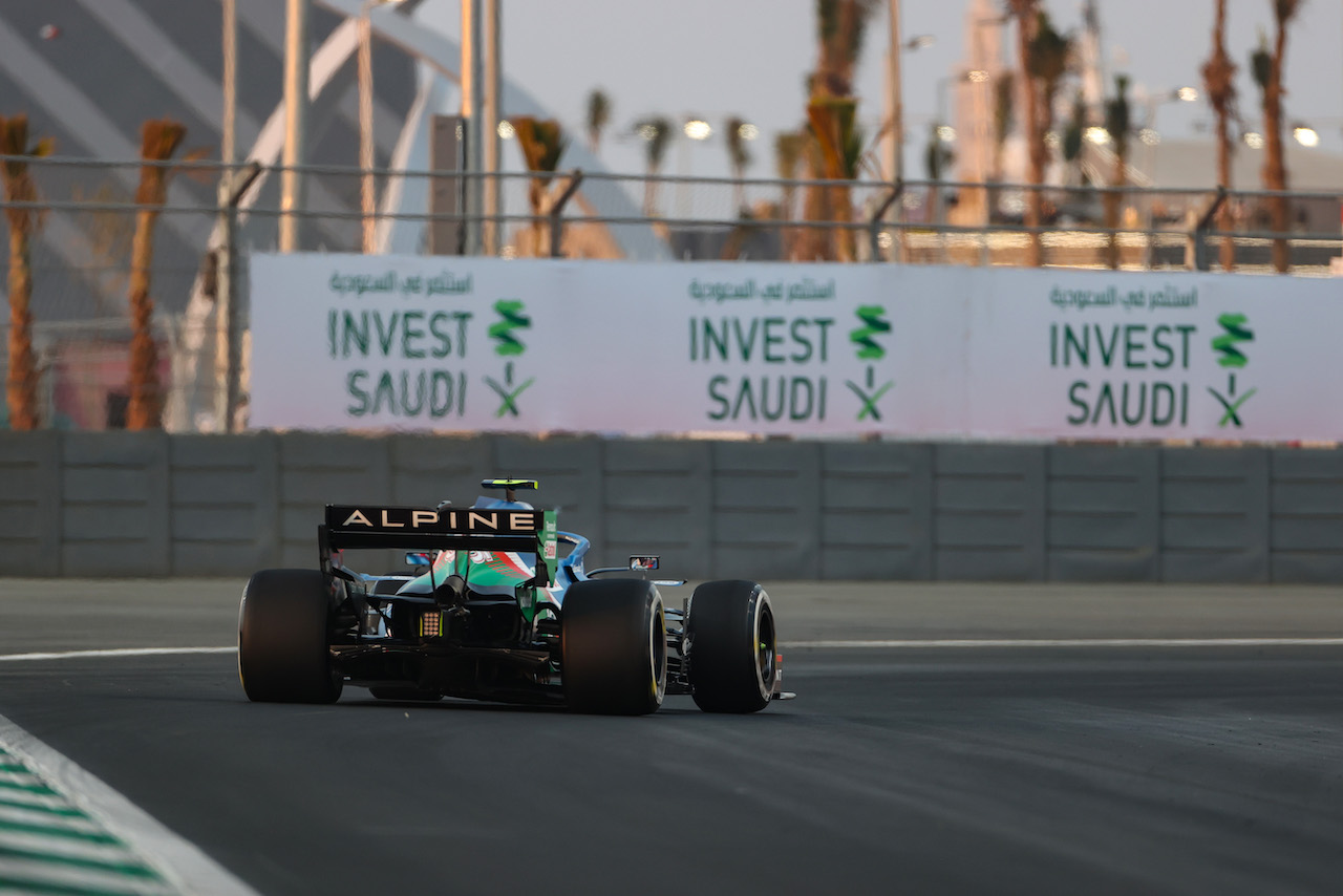 GP ARABIA SAUDITA, Esteban Ocon (FRA), Alpine F1 Team 
03.12.2021 Formula 1 World Championship, Rd 21, Saudi Arabian Grand Prix, Jeddah, Saudi Arabia, Practice Day.
- www.xpbimages.com, EMail: requests@xpbimages.com ¬© Copyright: Charniaux / XPB Images