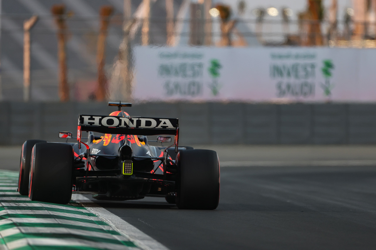 GP ARABIA SAUDITA, Max Verstappen (NLD), Red Bull Racing 
03.12.2021 Formula 1 World Championship, Rd 21, Saudi Arabian Grand Prix, Jeddah, Saudi Arabia, Practice Day.
- www.xpbimages.com, EMail: requests@xpbimages.com © Copyright: Charniaux / XPB Images