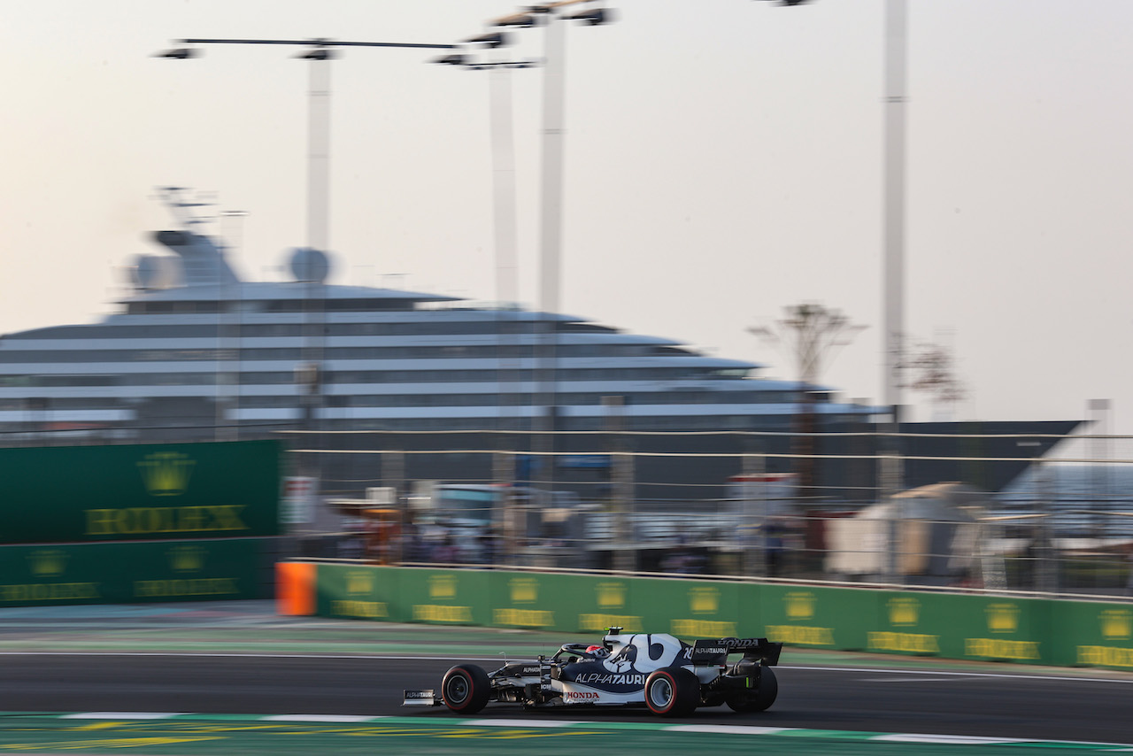 GP ARABIA SAUDITA, Pierre Gasly (FRA), AlphaTauri F1 
03.12.2021 Formula 1 World Championship, Rd 21, Saudi Arabian Grand Prix, Jeddah, Saudi Arabia, Practice Day.
- www.xpbimages.com, EMail: requests@xpbimages.com ¬© Copyright: Charniaux / XPB Images