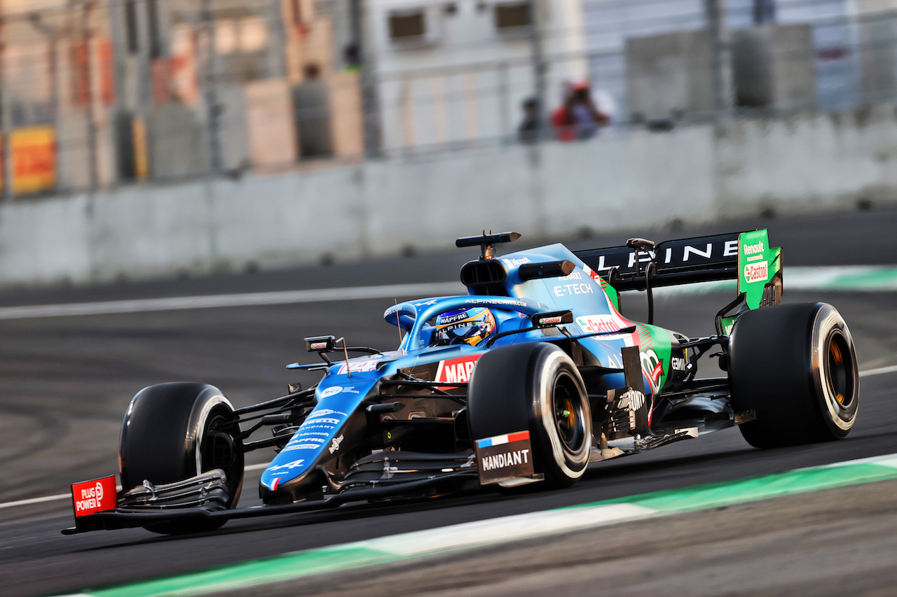 GP ARABIA SAUDITA, Fernando Alonso (ESP) Alpine F1 Team A521.
03.12.2021 Formula 1 World Championship, Rd 21, Saudi Arabian Grand Prix, Jeddah, Saudi Arabia, Practice Day.
- www.xpbimages.com, EMail: requests@xpbimages.com © Copyright: Charniaux / XPB Images