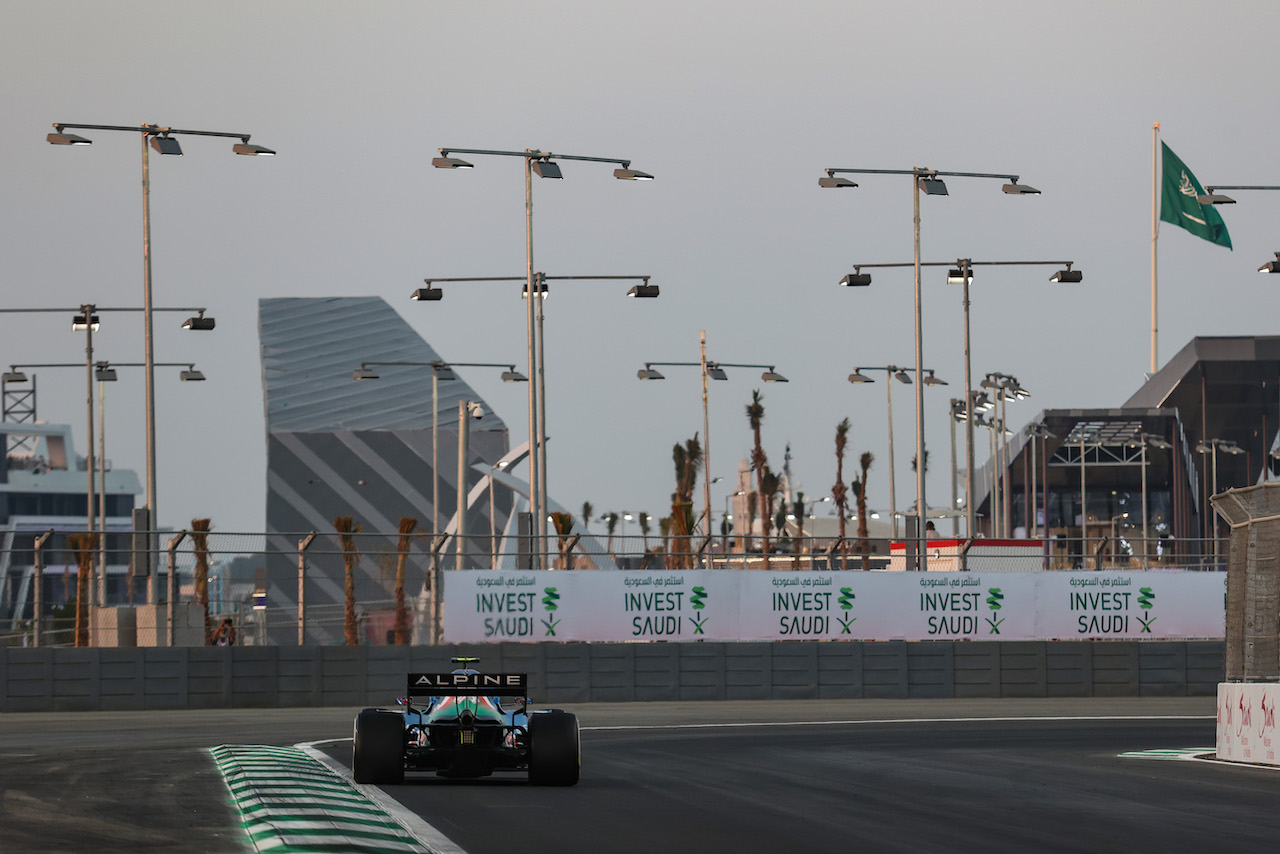 GP ARABIA SAUDITA, Esteban Ocon (FRA), Alpine F1 Team 
03.12.2021 Formula 1 World Championship, Rd 21, Saudi Arabian Grand Prix, Jeddah, Saudi Arabia, Practice Day.
- www.xpbimages.com, EMail: requests@xpbimages.com ¬© Copyright: Charniaux / XPB Images