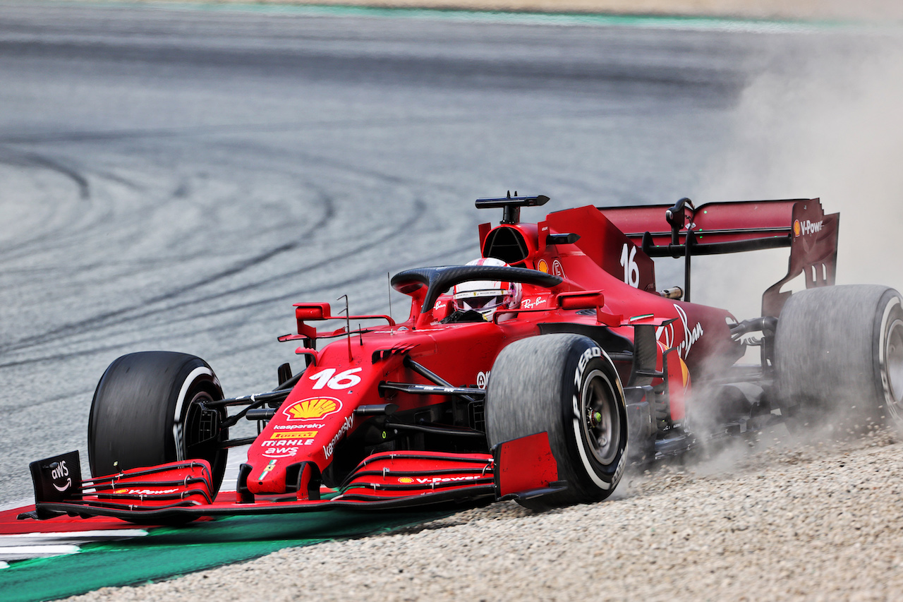 GP AUSTRIA, Charles Leclerc (MON) Ferrari SF-21 runs wide.
04.07.2021. Formula 1 World Championship, Rd 9, Austrian Grand Prix, Spielberg, Austria, Gara Day.
- www.xpbimages.com, EMail: requests@xpbimages.com © Copyright: Charniaux / XPB Images