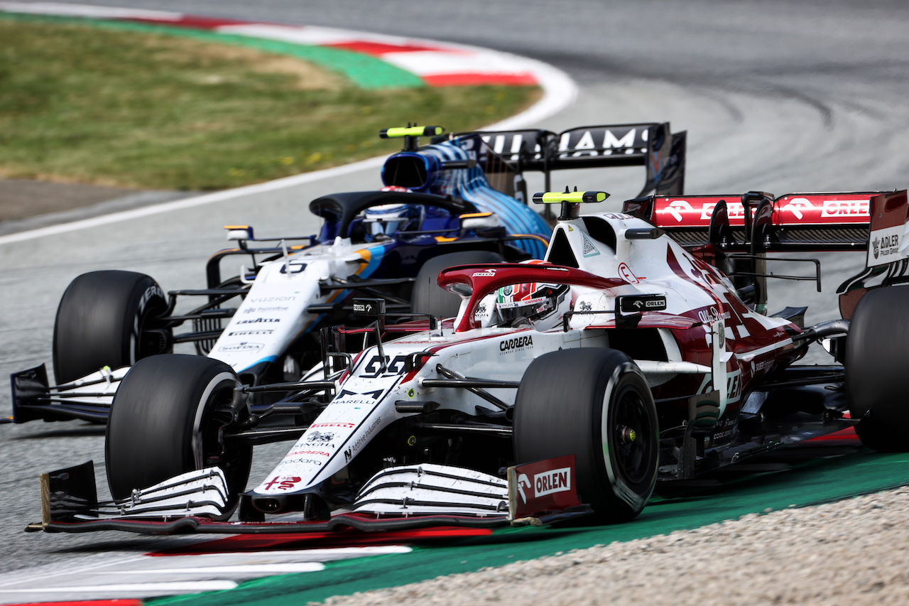 GP AUSTRIA, Antonio Giovinazzi (ITA) Alfa Romeo Racing C41 e Nicholas Latifi (CDN) Williams Racing FW43B battle for position.
04.07.2021. Formula 1 World Championship, Rd 9, Austrian Grand Prix, Spielberg, Austria, Gara Day.
- www.xpbimages.com, EMail: requests@xpbimages.com © Copyright: Charniaux / XPB Images