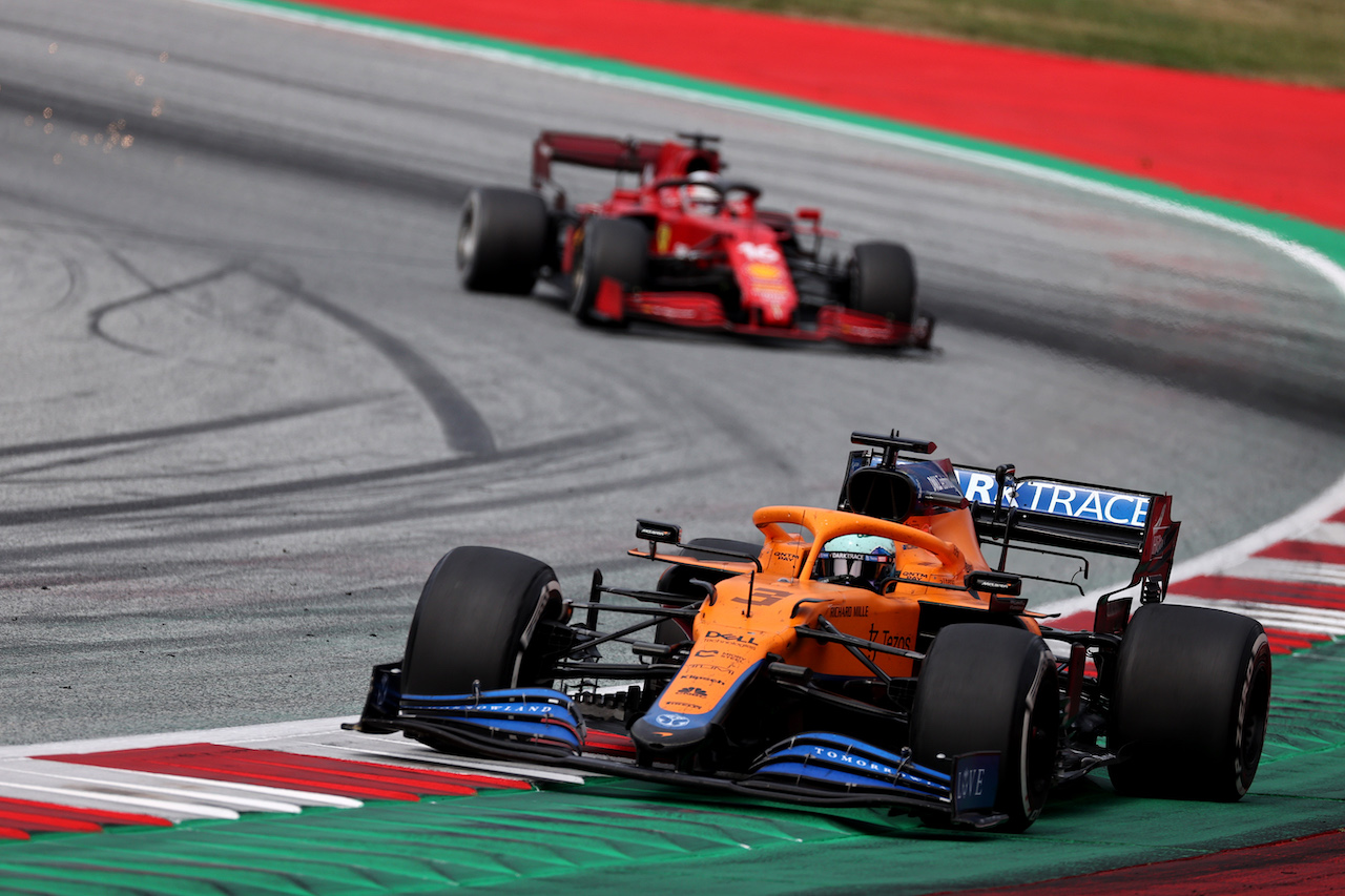 GP AUSTRIA, Daniel Ricciardo (AUS) McLaren MCL35M davanti a Charles Leclerc (MON) Ferrari.
04.07.2021. Formula 1 World Championship, Rd 9, Austrian Grand Prix, Spielberg, Austria, Gara Day.
- www.xpbimages.com, EMail: requests@xpbimages.com © Copyright: Batchelor / XPB Images