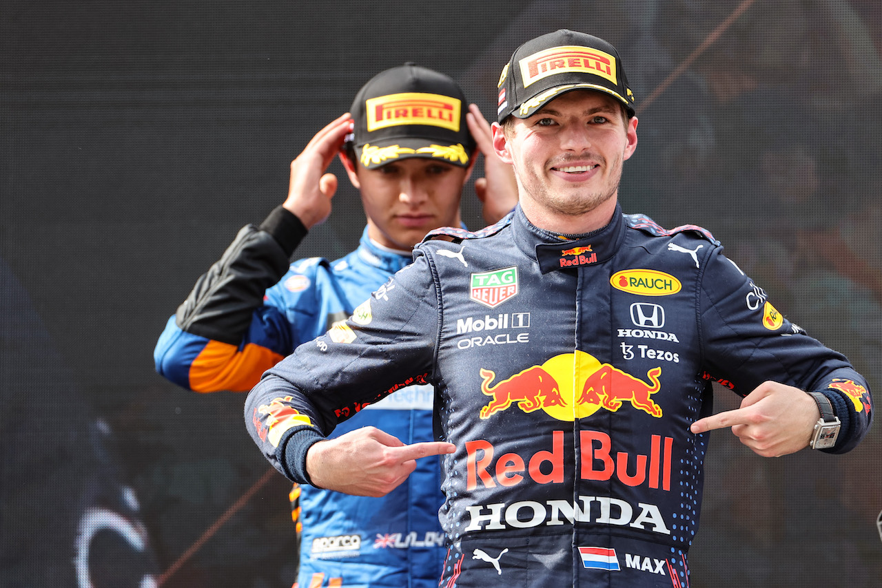 GP AUSTRIA, Max Verstappen (NLD), Red Bull Racing e Lando Norris (GBR), McLaren F1 Team 
04.07.2021. Formula 1 World Championship, Rd 9, Austrian Grand Prix, Spielberg, Austria, Gara Day.
- www.xpbimages.com, EMail: requests@xpbimages.com ¬© Copyright: Charniaux / XPB Images
