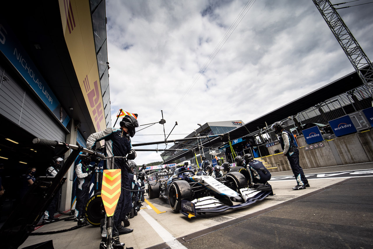 GP AUSTRIA, Nicholas Latifi (CDN) Williams Racing FW43B makes a pit stop.
04.07.2021. Formula 1 World Championship, Rd 9, Austrian Grand Prix, Spielberg, Austria, Gara Day.
- www.xpbimages.com, EMail: requests@xpbimages.com © Copyright: Bearne / XPB Images