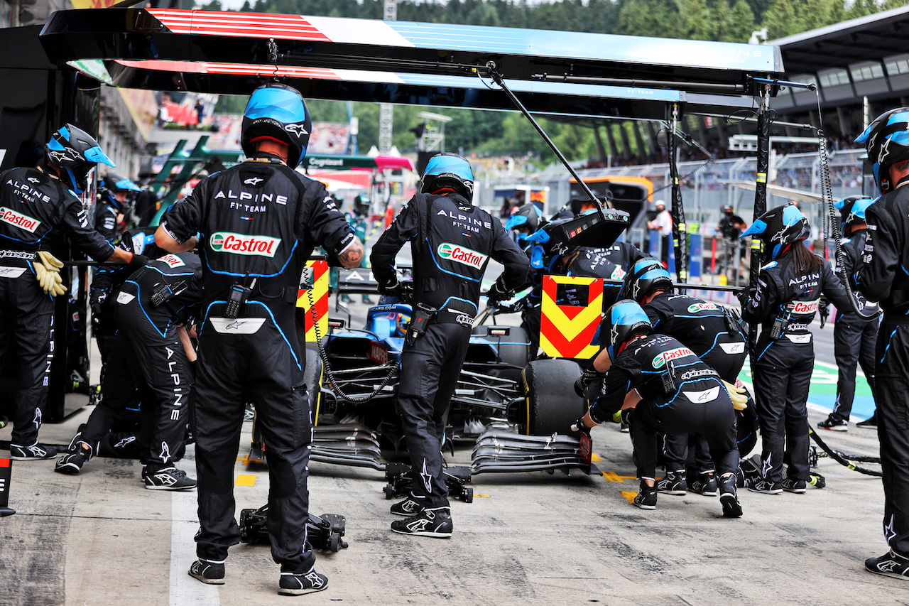 GP AUSTRIA, Fernando Alonso (ESP) Alpine F1 Team A521 makes a pit stop.
04.07.2021. Formula 1 World Championship, Rd 9, Austrian Grand Prix, Spielberg, Austria, Gara Day.
- www.xpbimages.com, EMail: requests@xpbimages.com © Copyright: Moy / XPB Images