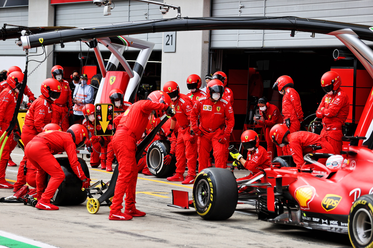 GP AUSTRIA, Charles Leclerc (MON) Ferrari SF-21 makes a pit stop.
04.07.2021. Formula 1 World Championship, Rd 9, Austrian Grand Prix, Spielberg, Austria, Gara Day.
- www.xpbimages.com, EMail: requests@xpbimages.com © Copyright: Moy / XPB Images