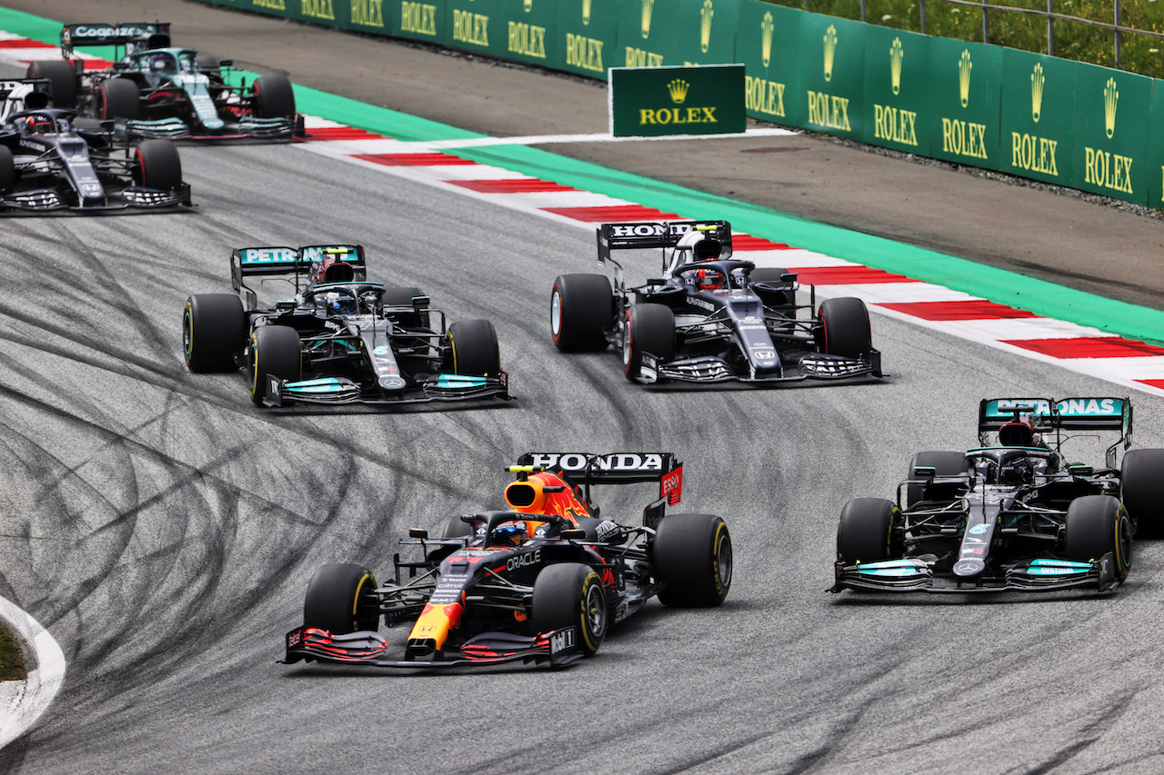 GP AUSTRIA, Sergio Perez (MEX) Red Bull Racing RB16B at the partenza of the race.
04.07.2021. Formula 1 World Championship, Rd 9, Austrian Grand Prix, Spielberg, Austria, Gara Day.
- www.xpbimages.com, EMail: requests@xpbimages.com © Copyright: Batchelor / XPB Images