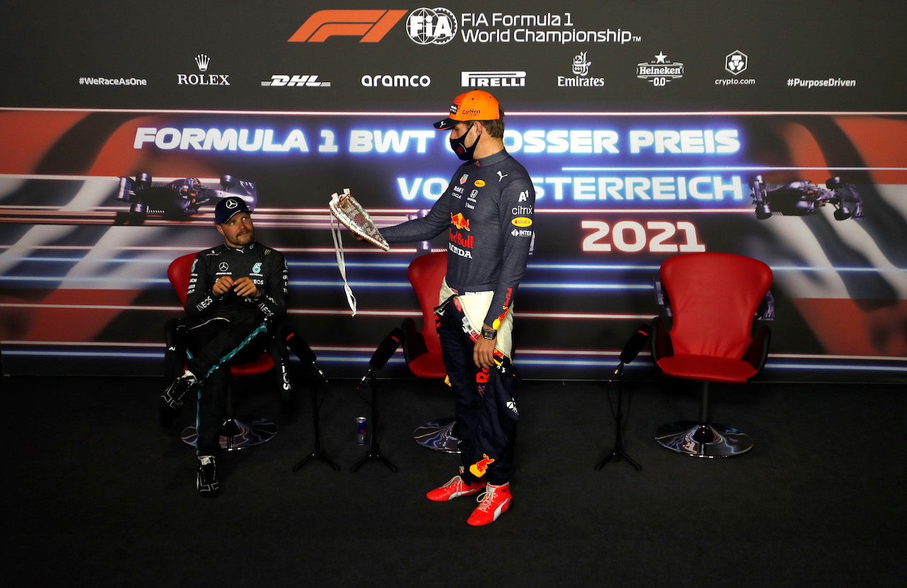 GP AUSTRIA, (L to R): Valtteri Bottas (FIN) Mercedes AMG F1 e Max Verstappen (NLD) Red Bull Racing in the post race FIA Press Conference.
04.07.2021. Formula 1 World Championship, Rd 9, Austrian Grand Prix, Spielberg, Austria, Gara Day.
- www.xpbimages.com, EMail: requests@xpbimages.com © Copyright: FIA Pool Image for Editorial Use Only