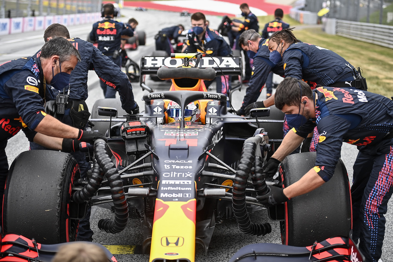 GP AUSTRIA, Sergio Perez (MEX) Red Bull Racing RB16B on the grid.
04.07.2021. Formula 1 World Championship, Rd 9, Austrian Grand Prix, Spielberg, Austria, Gara Day.
- www.xpbimages.com, EMail: requests@xpbimages.com © Copyright: FIA Pool Image for Editorial Use Only