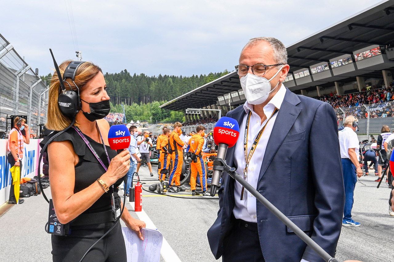 GP AUSTRIA, (L to R): Natalie Pinkham (GBR) Sky Sports Presenter with Stefano Domenicali (ITA) Formula One President e CEO on the grid.
04.07.2021. Formula 1 World Championship, Rd 9, Austrian Grand Prix, Spielberg, Austria, Gara Day.
- www.xpbimages.com, EMail: requests@xpbimages.com © Copyright: FIA Pool Image for Editorial Use Only