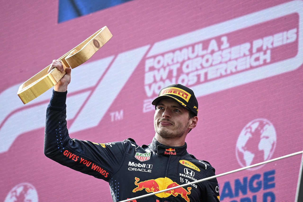 GP AUSTRIA, Gara winner Max Verstappen (NLD) Red Bull Racing celebrates on the podium.
04.07.2021. Formula 1 World Championship, Rd 9, Austrian Grand Prix, Spielberg, Austria, Gara Day.
- www.xpbimages.com, EMail: requests@xpbimages.com © Copyright: FIA Pool Image for Editorial Use Only