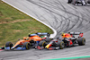 GP AUSTRIA, Lando Norris (GBR) McLaren MCL35M e Sergio Perez (MEX) Red Bull Racing RB16B battle for position.
04.07.2021. Formula 1 World Championship, Rd 9, Austrian Grand Prix, Spielberg, Austria, Gara Day.
- www.xpbimages.com, EMail: requests@xpbimages.com © Copyright: Charniaux / XPB Images