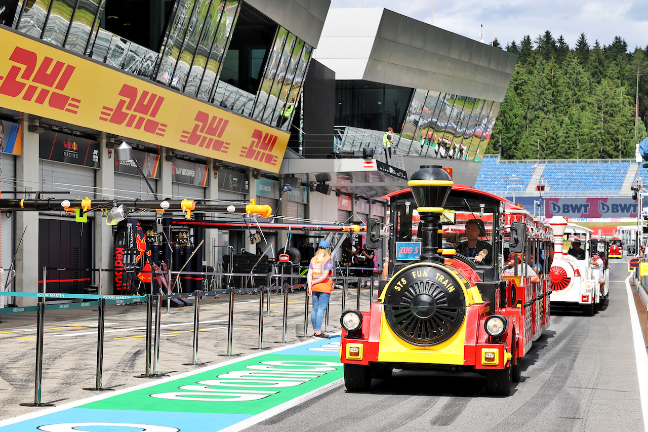 GP AUSTRIA, Circuit Atmosfera - Fun Train in the pits.
01.07.2021. Formula 1 World Championship, Rd 9, Austrian Grand Prix, Spielberg, Austria, Preparation Day.
- www.xpbimages.com, EMail: requests@xpbimages.com © Copyright: Moy / XPB Images