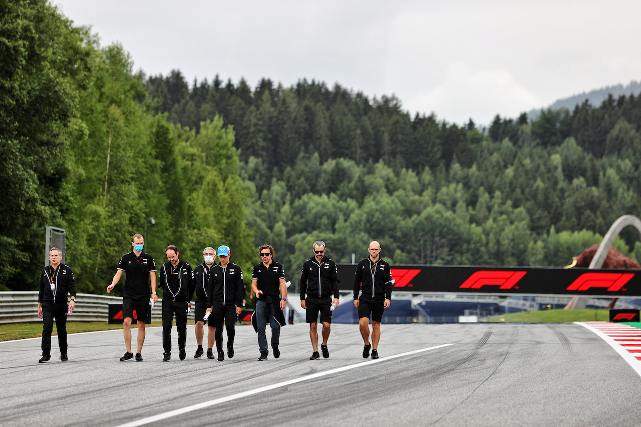 GP AUSTRIA, Fernando Alonso (ESP) Alpine F1 Team e Guanyu Zhou (CHN) Alpine F1 Team Test Driver walk the circuit with the team.
01.07.2021. Formula 1 World Championship, Rd 9, Austrian Grand Prix, Spielberg, Austria, Preparation Day.
- www.xpbimages.com, EMail: requests@xpbimages.com © Copyright: Moy / XPB Images