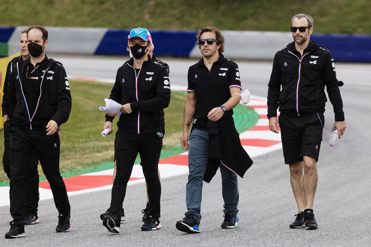 GP AUSTRIA, Fernando Alonso (ESP) Alpine F1 Team e Guanyu Zhou (CHN) Alpine F1 Team Test Driver walk the circuit with the team.
01.07.2021. Formula 1 World Championship, Rd 9, Austrian Grand Prix, Spielberg, Austria, Preparation Day.
- www.xpbimages.com, EMail: requests@xpbimages.com © Copyright: Bearne / XPB Images