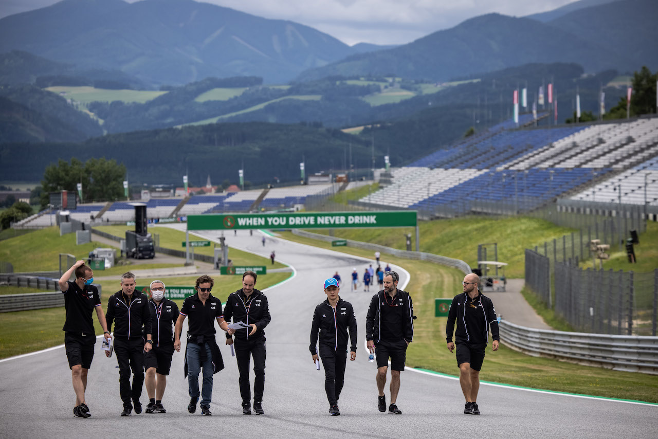 GP AUSTRIA, Fernando Alonso (ESP) Alpine F1 Team e Guanyu Zhou (CHN) Alpine F1 Team Test Driver walk the circuit with the team.
01.07.2021. Formula 1 World Championship, Rd 9, Austrian Grand Prix, Spielberg, Austria, Preparation Day.
- www.xpbimages.com, EMail: requests@xpbimages.com © Copyright: Bearne / XPB Images