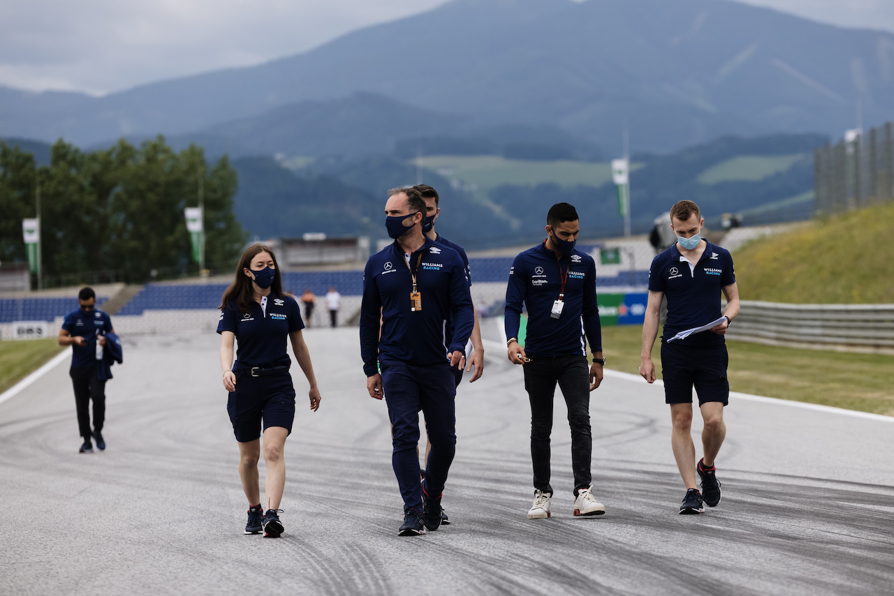 GP AUSTRIA, Roy Nissany (ISR) Williams Racing Development Driver walks the circuit with the team.
01.07.2021. Formula 1 World Championship, Rd 9, Austrian Grand Prix, Spielberg, Austria, Preparation Day.
- www.xpbimages.com, EMail: requests@xpbimages.com © Copyright: Bearne / XPB Images