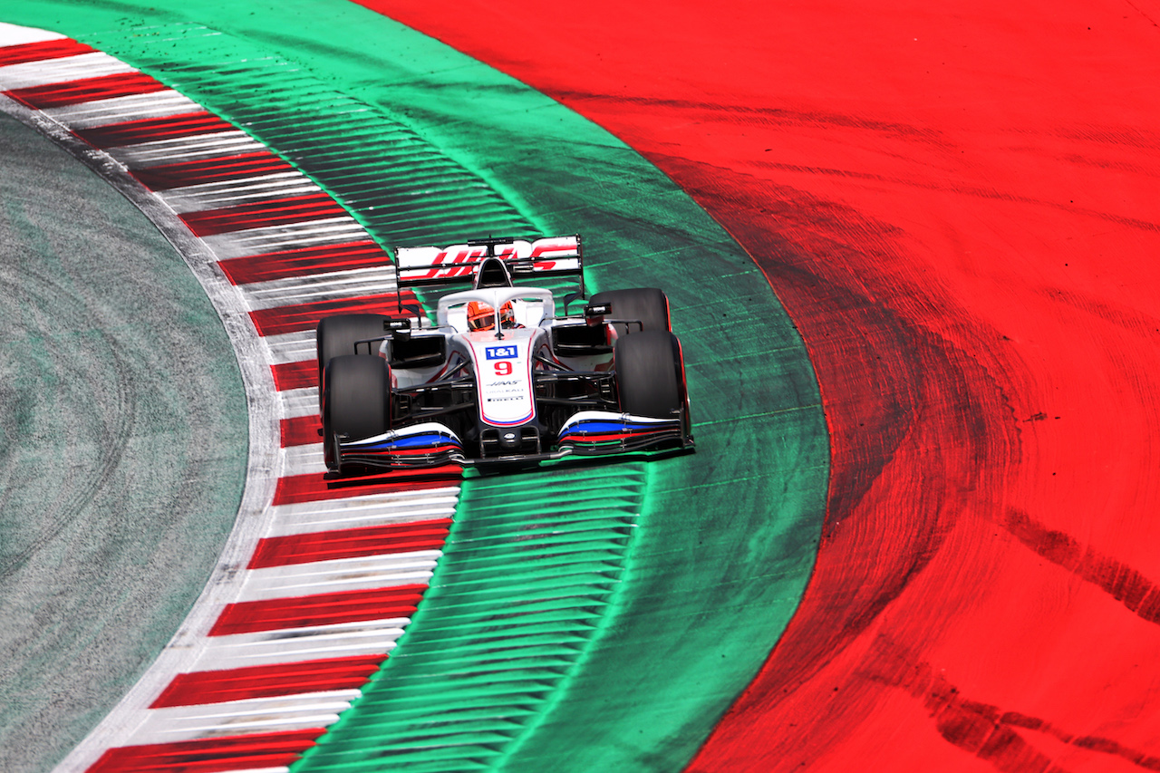 GP AUSTRIA, Nikita Mazepin (RUS) Haas F1 Team VF-21.
03.07.2021. Formula 1 World Championship, Rd 9, Austrian Grand Prix, Spielberg, Austria, Qualifiche Day.
- www.xpbimages.com, EMail: requests@xpbimages.com © Copyright: Charniaux / XPB Images