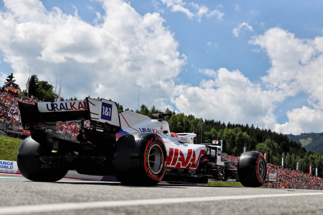 GP AUSTRIA, Nikita Mazepin (RUS) Haas F1 Team VF-21.
03.07.2021. Formula 1 World Championship, Rd 9, Austrian Grand Prix, Spielberg, Austria, Qualifiche Day.
- www.xpbimages.com, EMail: requests@xpbimages.com © Copyright: Batchelor / XPB Images