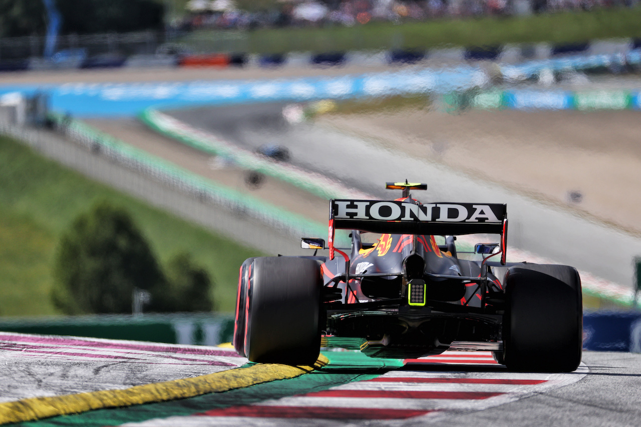 GP AUSTRIA, Sergio Perez (MEX) Red Bull Racing RB16B.
03.07.2021. Formula 1 World Championship, Rd 9, Austrian Grand Prix, Spielberg, Austria, Qualifiche Day.
- www.xpbimages.com, EMail: requests@xpbimages.com © Copyright: Batchelor / XPB Images