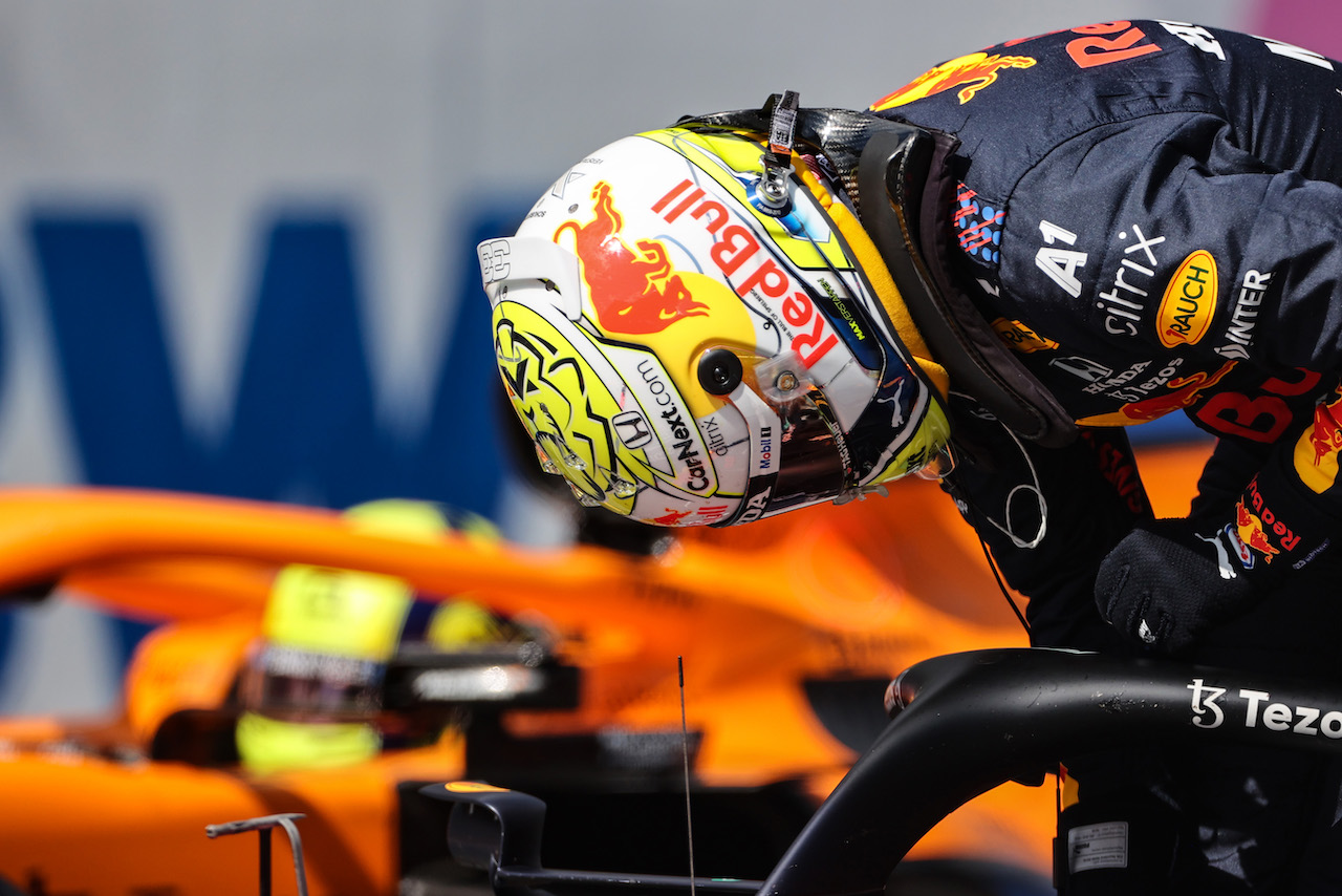 GP AUSTRIA, Max Verstappen (NLD), Red Bull Racing e Lando Norris (GBR), McLaren F1 Team 
03.07.2021. Formula 1 World Championship, Rd 9, Austrian Grand Prix, Spielberg, Austria, Qualifiche Day.
- www.xpbimages.com, EMail: requests@xpbimages.com © Copyright: Charniaux / XPB Images
