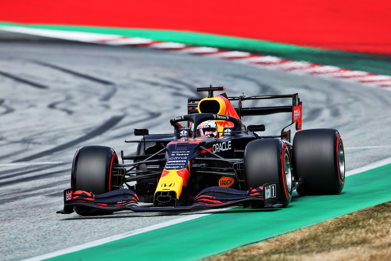 GP AUSTRIA, Max Verstappen (NLD) Red Bull Racing RB16B.
03.07.2021. Formula 1 World Championship, Rd 9, Austrian Grand Prix, Spielberg, Austria, Qualifiche Day.
- www.xpbimages.com, EMail: requests@xpbimages.com © Copyright: Charniaux / XPB Images