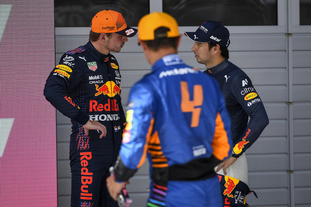 GP AUSTRIA, (L to R): Pole sitter Max Verstappen (NLD) Red Bull Racing with Lando Norris (GBR) McLaren e Sergio Perez (MEX) Red Bull Racing.
03.07.2021. Formula 1 World Championship, Rd 9, Austrian Grand Prix, Spielberg, Austria, Qualifiche Day.
- www.xpbimages.com, EMail: requests@xpbimages.com © Copyright: FIA Pool Image for Editorial Use Only