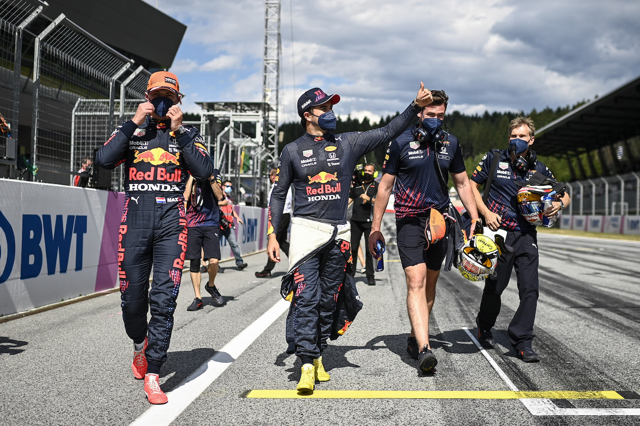 GP AUSTRIA, (L to R): Pole sitter Max Verstappen (NLD) Red Bull Racing with third placed team mate Sergio Perez (MEX) Red Bull Racing in qualifying parc ferme.
03.07.2021. Formula 1 World Championship, Rd 9, Austrian Grand Prix, Spielberg, Austria, Qualifiche Day.
- www.xpbimages.com, EMail: requests@xpbimages.com © Copyright: FIA Pool Image for Editorial Use Only