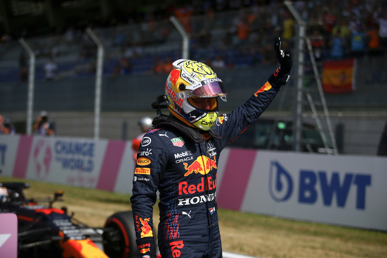 GP AUSTRIA, Pole sitter Max Verstappen (NLD) Red Bull Racing RB16B celebrates in qualifying parc ferme.
03.07.2021. Formula 1 World Championship, Rd 9, Austrian Grand Prix, Spielberg, Austria, Qualifiche Day.
- www.xpbimages.com, EMail: requests@xpbimages.com © Copyright: FIA Pool Image for Editorial Use Only