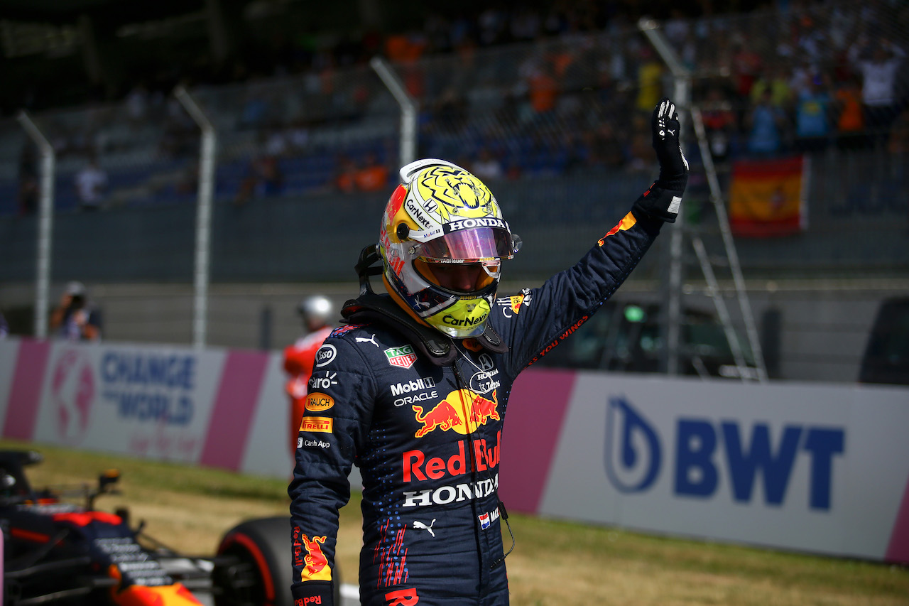 GP AUSTRIA, Pole sitter Max Verstappen (NLD) Red Bull Racing RB16B celebrates in qualifying parc ferme.
03.07.2021. Formula 1 World Championship, Rd 9, Austrian Grand Prix, Spielberg, Austria, Qualifiche Day.
- www.xpbimages.com, EMail: requests@xpbimages.com © Copyright: FIA Pool Image for Editorial Use Only