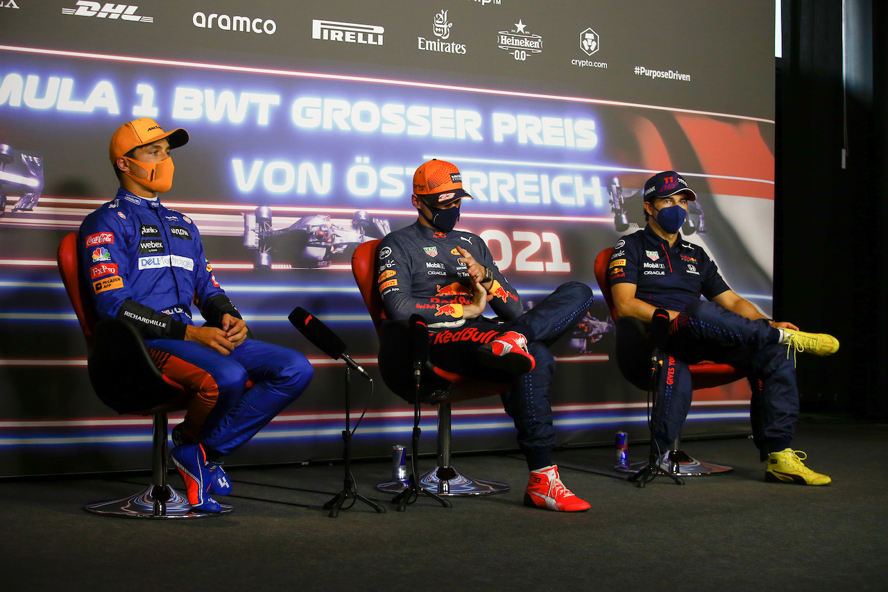 GP AUSTRIA, (L to R): Lando Norris (GBR) McLaren; Max Verstappen (NLD) Red Bull Racing; e Sergio Perez (MEX) Red Bull Racing, in the post qualifying FIA Press Conference.
03.07.2021. Formula 1 World Championship, Rd 9, Austrian Grand Prix, Spielberg, Austria, Qualifiche Day.
- www.xpbimages.com, EMail: requests@xpbimages.com © Copyright: FIA Pool Image for Editorial Use Only