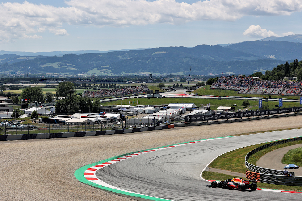 GP AUSTRIA, Max Verstappen (NLD) Red Bull Racing RB16B.
03.07.2021. Formula 1 World Championship, Rd 9, Austrian Grand Prix, Spielberg, Austria, Qualifiche Day.
- www.xpbimages.com, EMail: requests@xpbimages.com © Copyright: Batchelor / XPB Images