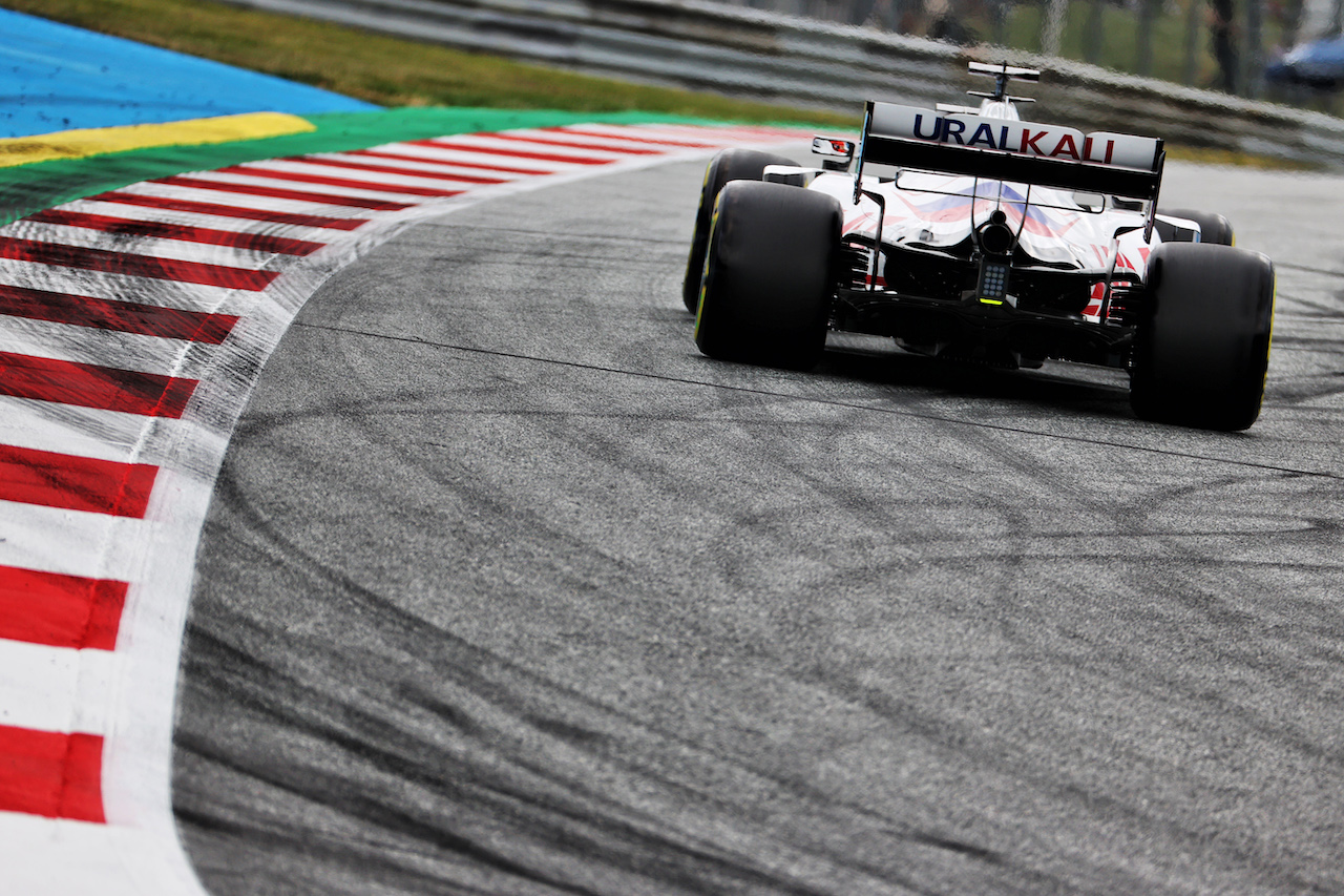 GP AUSTRIA, Nikita Mazepin (RUS) Haas F1 Team VF-21.
02.07.2021. Formula 1 World Championship, Rd 9, Austrian Grand Prix, Spielberg, Austria, Practice Day.
- www.xpbimages.com, EMail: requests@xpbimages.com © Copyright: Batchelor / XPB Images