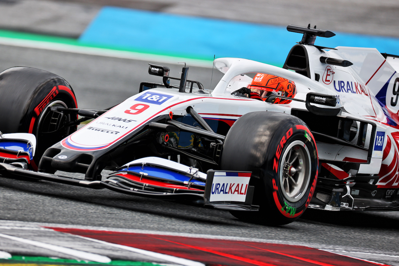 GP AUSTRIA, Nikita Mazepin (RUS) Haas F1 Team VF-21.
02.07.2021. Formula 1 World Championship, Rd 9, Austrian Grand Prix, Spielberg, Austria, Practice Day.
- www.xpbimages.com, EMail: requests@xpbimages.com © Copyright: Batchelor / XPB Images