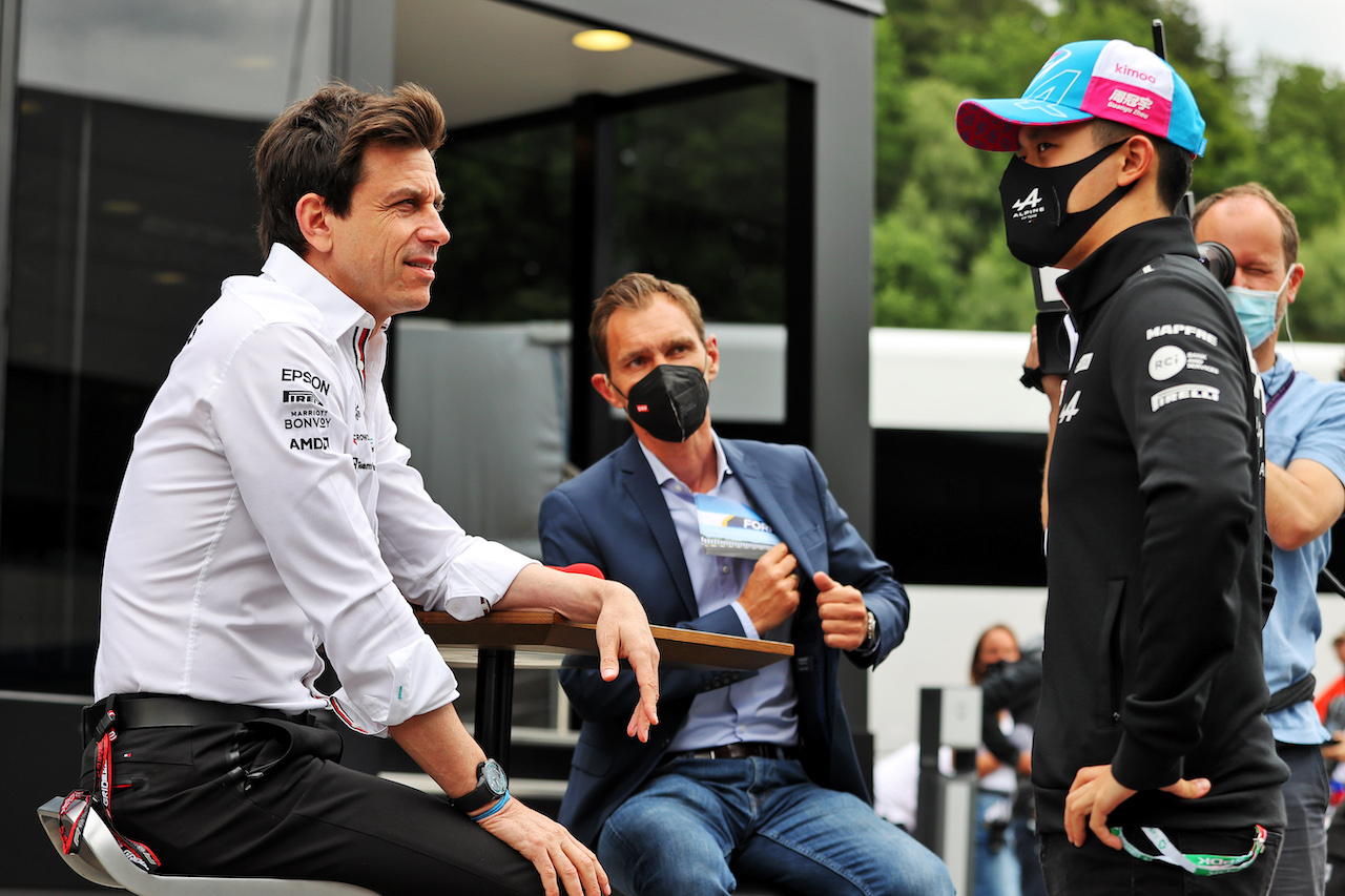 GP AUSTRIA, (L to R): Toto Wolff (GER) Mercedes AMG F1 Shareholder e Executive Director with Guanyu Zhou (CHN) Alpine F1 Team Test Driver.
02.07.2021. Formula 1 World Championship, Rd 9, Austrian Grand Prix, Spielberg, Austria, Practice Day.
- www.xpbimages.com, EMail: requests@xpbimages.com © Copyright: Moy / XPB Images