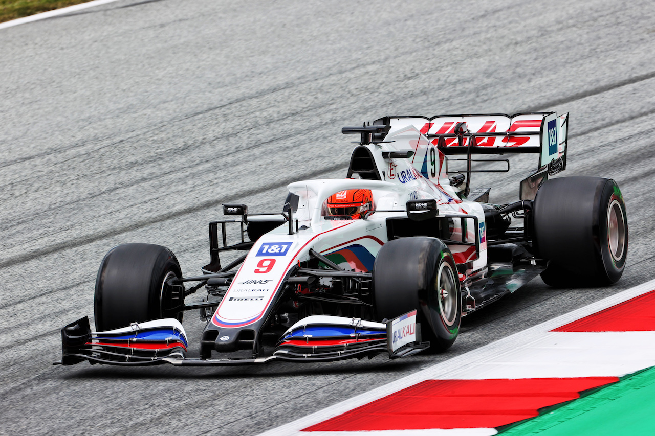 GP AUSTRIA, Nikita Mazepin (RUS) Haas F1 Team VF-21.
02.07.2021. Formula 1 World Championship, Rd 9, Austrian Grand Prix, Spielberg, Austria, Practice Day.
- www.xpbimages.com, EMail: requests@xpbimages.com © Copyright: Charniaux / XPB Images