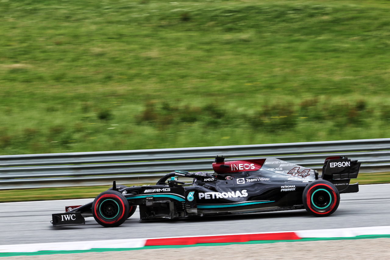 GP AUSTRIA, Lewis Hamilton (GBR) Mercedes AMG F1 W12.
02.07.2021. Formula 1 World Championship, Rd 9, Austrian Grand Prix, Spielberg, Austria, Practice Day.
- www.xpbimages.com, EMail: requests@xpbimages.com © Copyright: Charniaux / XPB Images