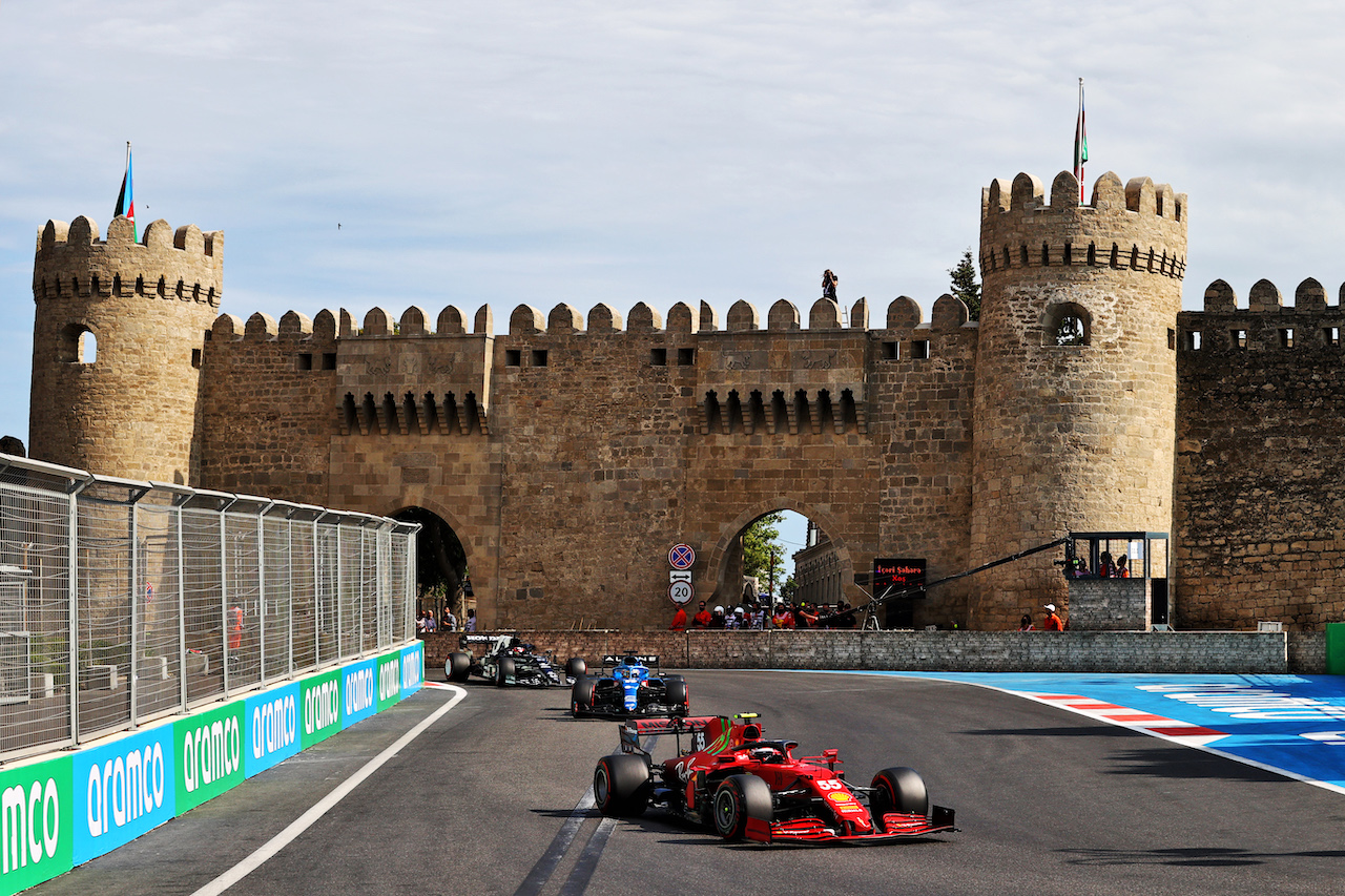 GP AZERBAIJAN, Carlos Sainz Jr (ESP) Ferrari SF-21.
06.06.2021. Formula 1 World Championship, Rd 6, Azerbaijan Grand Prix, Baku Street Circuit, Azerbaijan, Gara Day.
- www.xpbimages.com, EMail: requests@xpbimages.com © Copyright: Moy / XPB Images