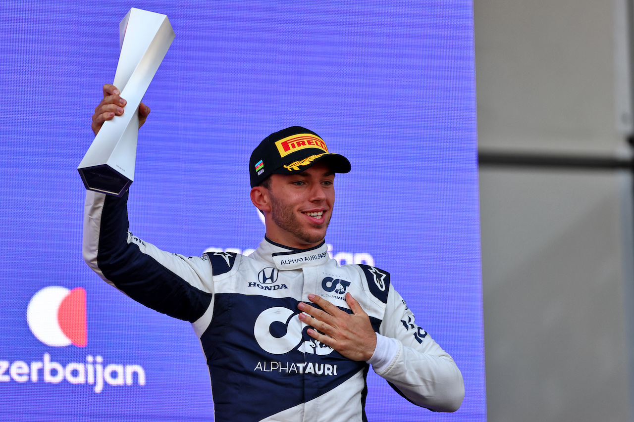 GP AZERBAIJAN, Pierre Gasly (FRA) AlphaTauri celebrates his third position on the podium.
06.06.2021. Formula 1 World Championship, Rd 6, Azerbaijan Grand Prix, Baku Street Circuit, Azerbaijan, Gara Day.
- www.xpbimages.com, EMail: requests@xpbimages.com © Copyright: Moy / XPB Images