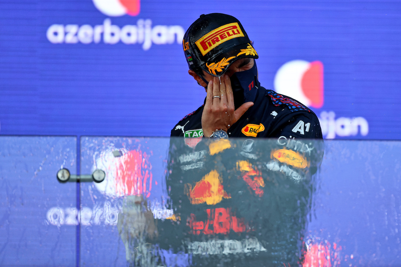 GP AZERBAIJAN, Gara winner Sergio Perez (MEX) Red Bull Racing celebrates on the podium.
06.06.2021. Formula 1 World Championship, Rd 6, Azerbaijan Grand Prix, Baku Street Circuit, Azerbaijan, Gara Day.
- www.xpbimages.com, EMail: requests@xpbimages.com © Copyright: Moy / XPB Images