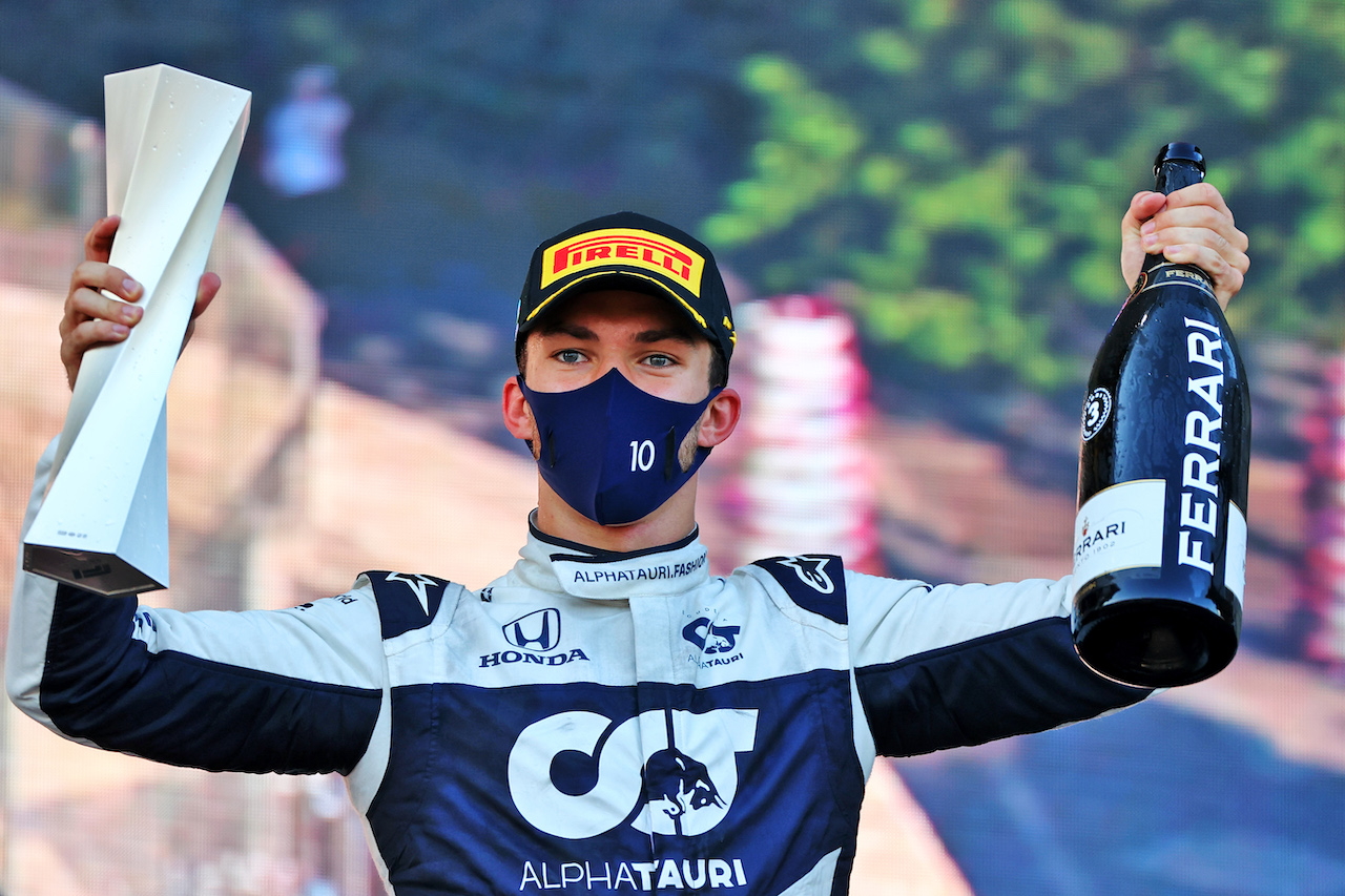 GP AZERBAIJAN, Pierre Gasly (FRA) AlphaTauri celebrates his third position on the podium.
06.06.2021. Formula 1 World Championship, Rd 6, Azerbaijan Grand Prix, Baku Street Circuit, Azerbaijan, Gara Day.
- www.xpbimages.com, EMail: requests@xpbimages.com © Copyright: Moy / XPB Images