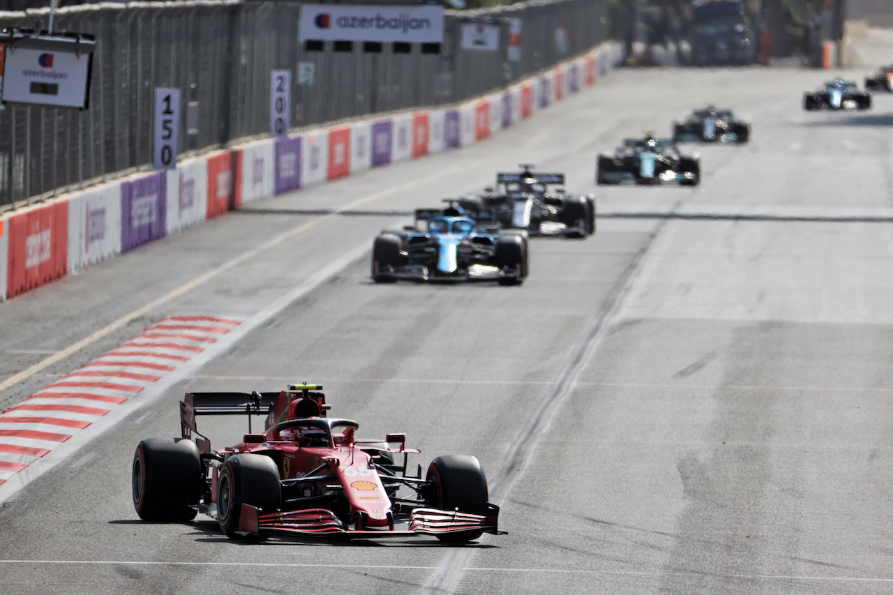GP AZERBAIJAN, Carlos Sainz Jr (ESP) Ferrari SF-21.
06.06.2021. Formula 1 World Championship, Rd 6, Azerbaijan Grand Prix, Baku Street Circuit, Azerbaijan, Gara Day.
- www.xpbimages.com, EMail: requests@xpbimages.com © Copyright: Batchelor / XPB Images