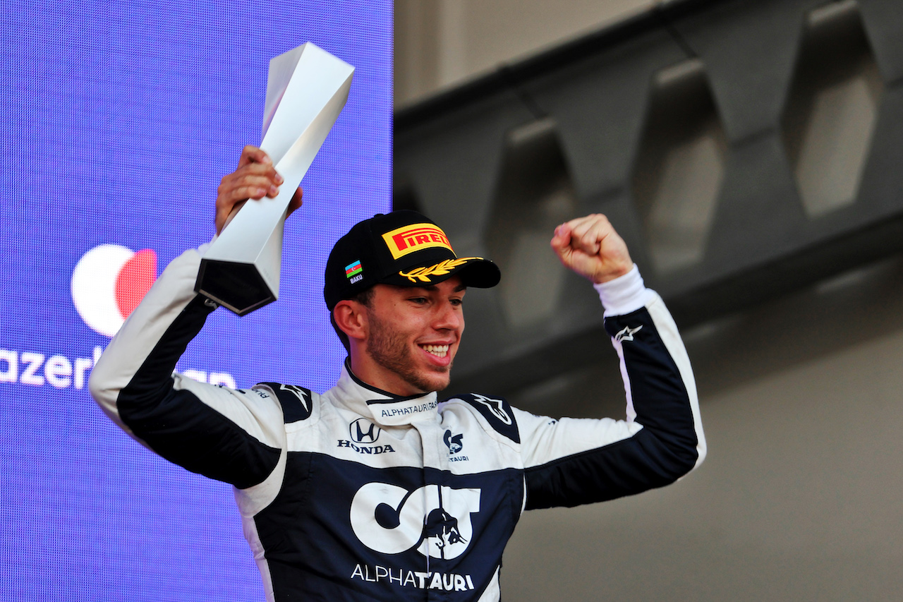 GP AZERBAIJAN, Pierre Gasly (FRA) AlphaTauri celebrates his third position on the podium.
06.06.2021. Formula 1 World Championship, Rd 6, Azerbaijan Grand Prix, Baku Street Circuit, Azerbaijan, Gara Day.
- www.xpbimages.com, EMail: requests@xpbimages.com © Copyright: Batchelor / XPB Images
