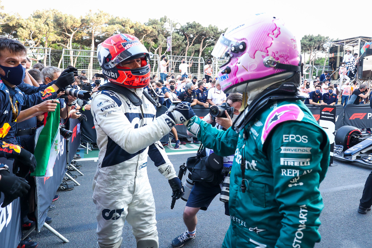 GP AZERBAIJAN, (L to R): Pierre Gasly (FRA) AlphaTauri celebrates his third position with second placed Sebastian Vettel (GER) Aston Martin F1 Team in parc ferme.
06.06.2021. Formula 1 World Championship, Rd 6, Azerbaijan Grand Prix, Baku Street Circuit, Azerbaijan, Gara Day.
- www.xpbimages.com, EMail: requests@xpbimages.com © Copyright: FIA Pool Image for Editorial Use Only